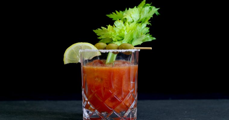 „Bloody Linie“ Neuinterpretation des Cocktail-Klassikers Bloody Mary mit Aquavit
